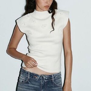Zara Top Cream 3D Appliqué Floral Jewel Knit Shirt Size M • NEW WITH TAGS •